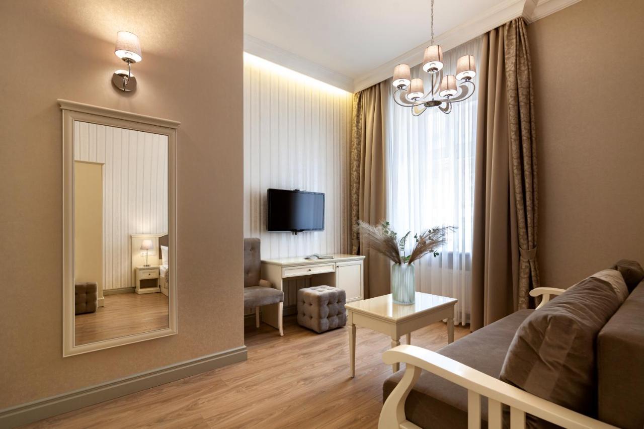 Royal Mini-Apart Hotel On Rynok Square Lviv Dış mekan fotoğraf